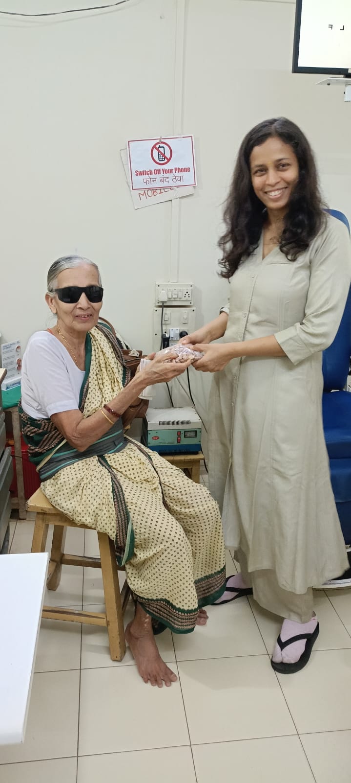 Doctor presenting a patient with a post-care token